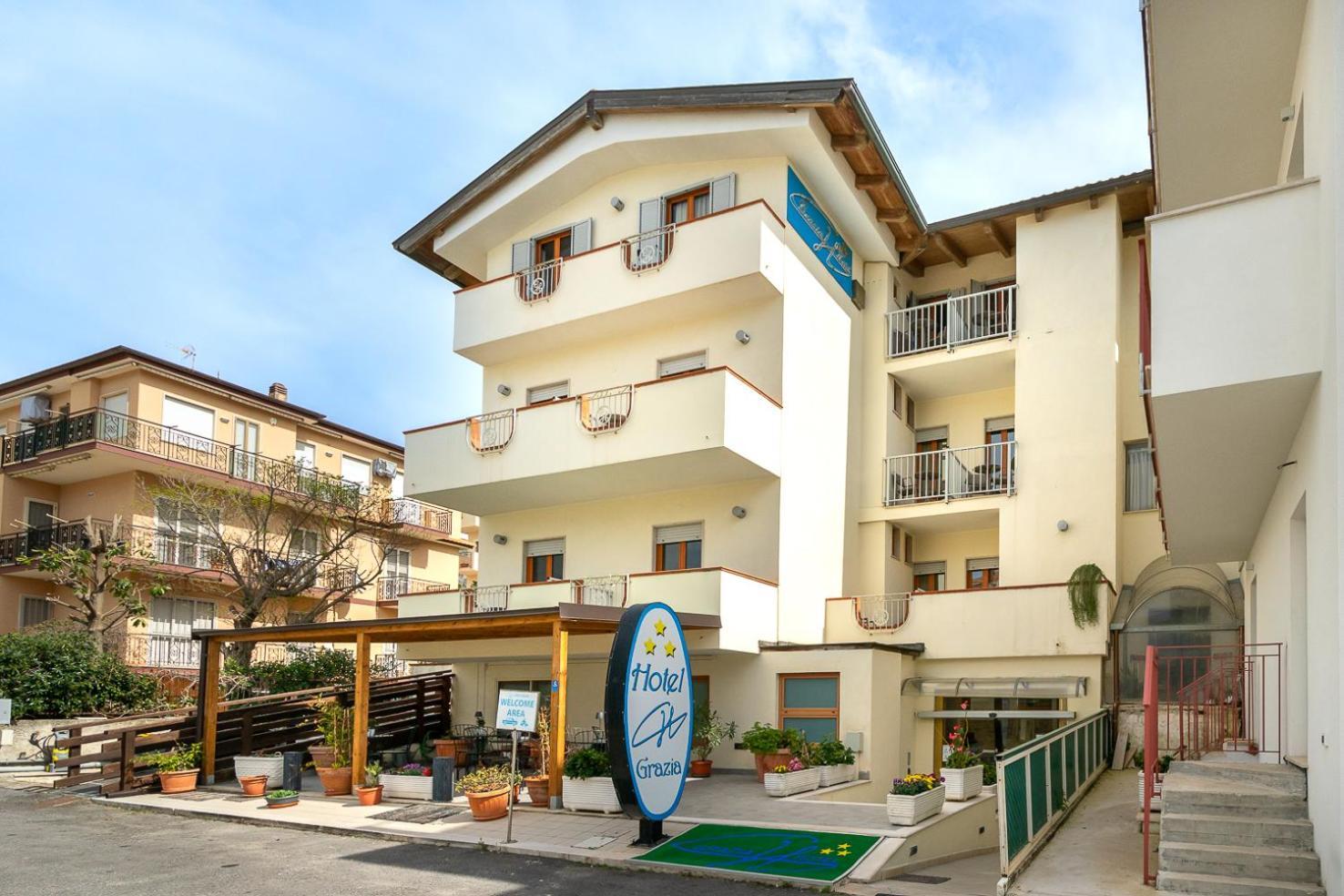 Grazia Hotel Sperlonga Esterno foto