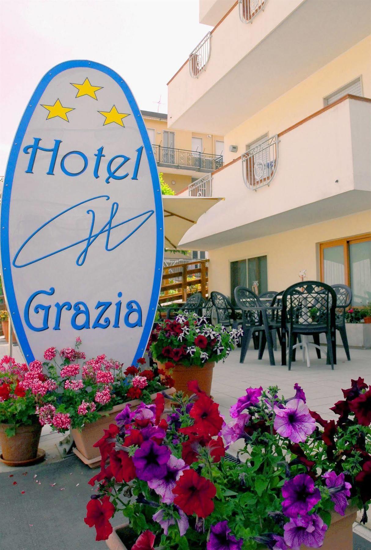 Grazia Hotel Sperlonga Esterno foto