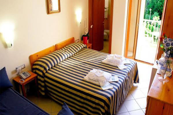 Grazia Hotel Sperlonga Esterno foto